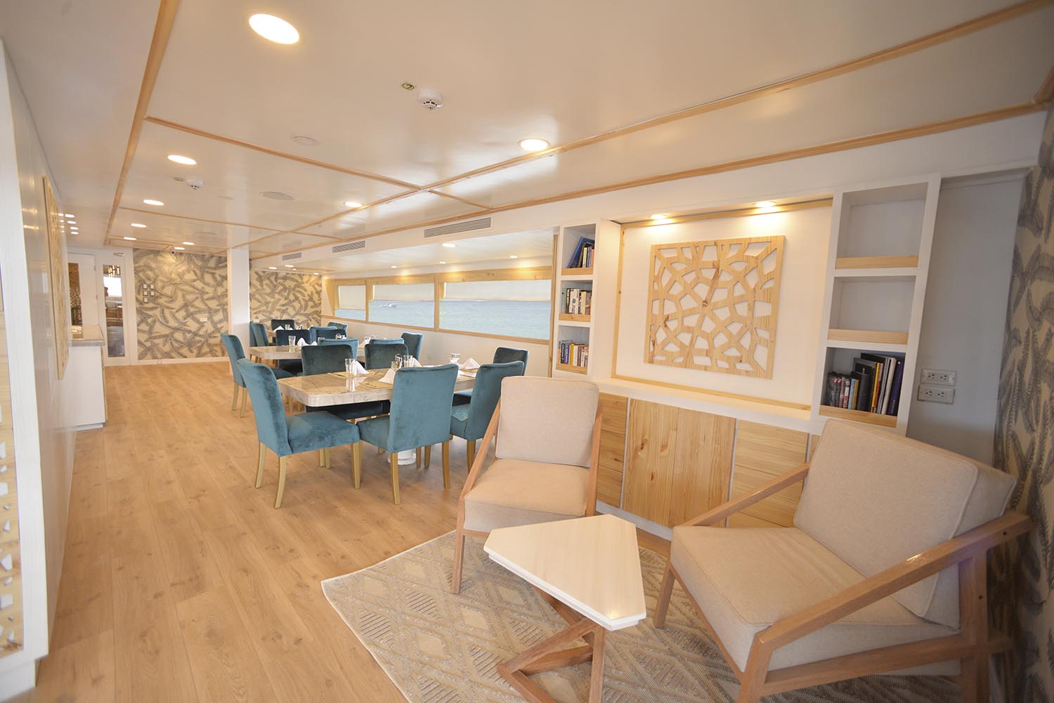 Sea Star lounge and dining area | Galapagos Cruise