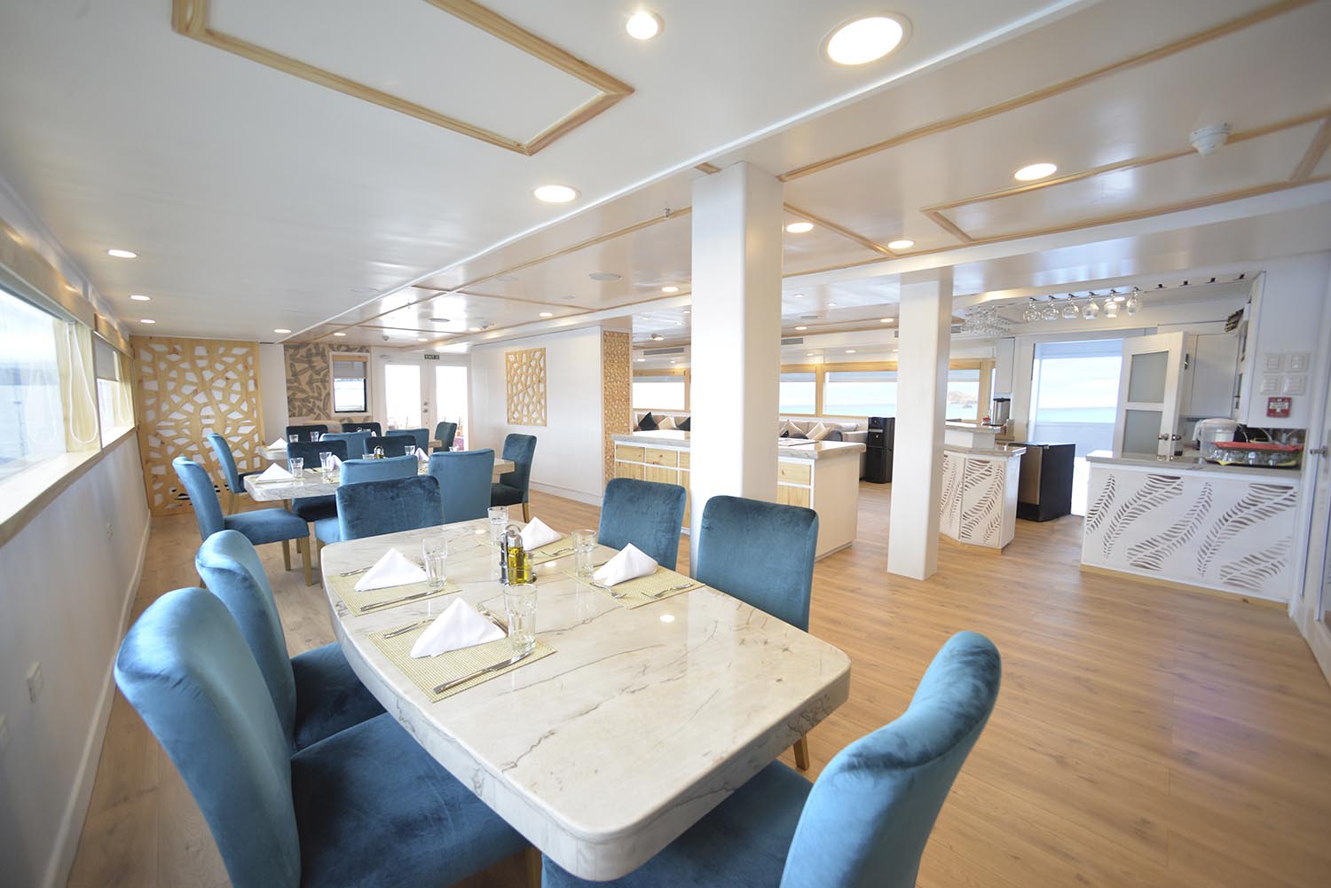 Sea Star lounge and dining area | Galapagos Cruise