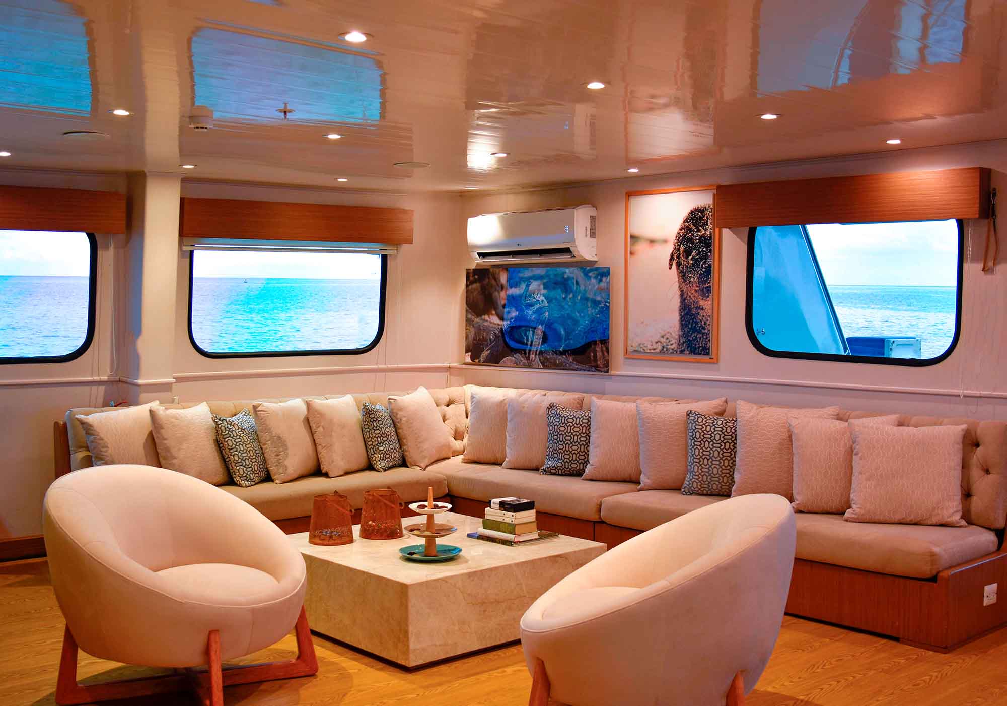 Lounge Area | Seaman Journey